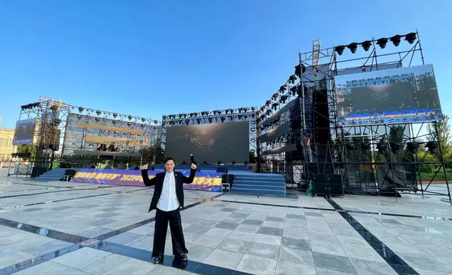 方俊參加首屆「2023寧夏•平羅全國網絡歌手大賽」。