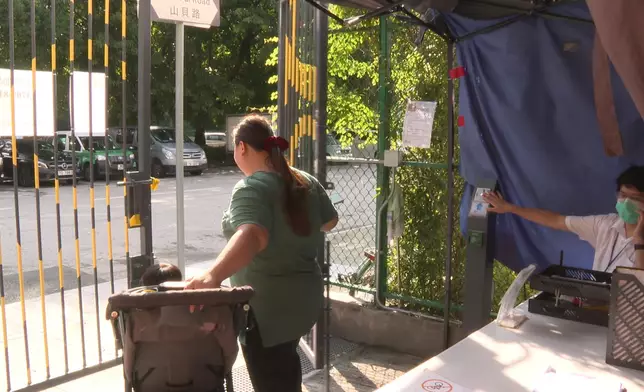 同心村住戶需要拍住戶證才可進入村內，並24小時有保安巡邏。