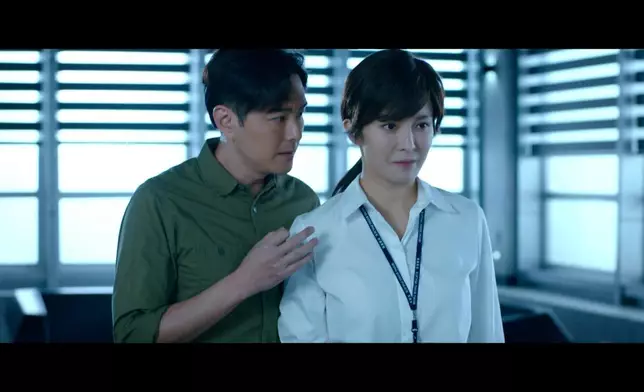 張曦雯以短髮造型飾演Madam。佢個角色之前同阿蕭係情侶，但已經分咗手。