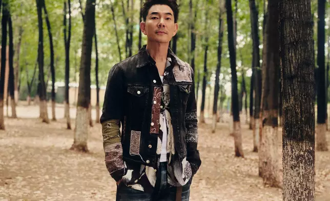 「亞洲全民天王」任賢齊暌違12年，以第17號專輯《在路上》壯闊歸來，邀集各路頂尖音樂人齊聚獻力，共同挖掘亞洲天王的情感多面向。9月5日邀大家聊聊生活、唱唱歌