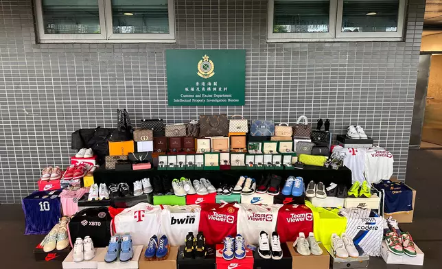香港海關檢獲約一百四十萬元懷疑冒牌貨物 政府新聞處圖片