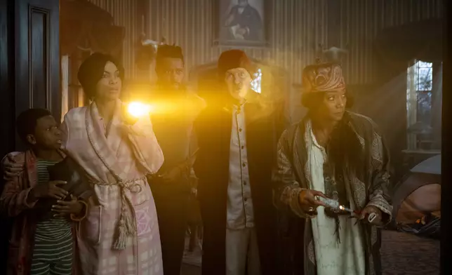 剛搬來發生啲咁嘅事，嘉比一家好頭痕......唯有請專家幫手！