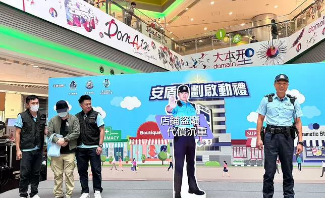 現場話劇演出介紹新的預警措施（本網記者攝）