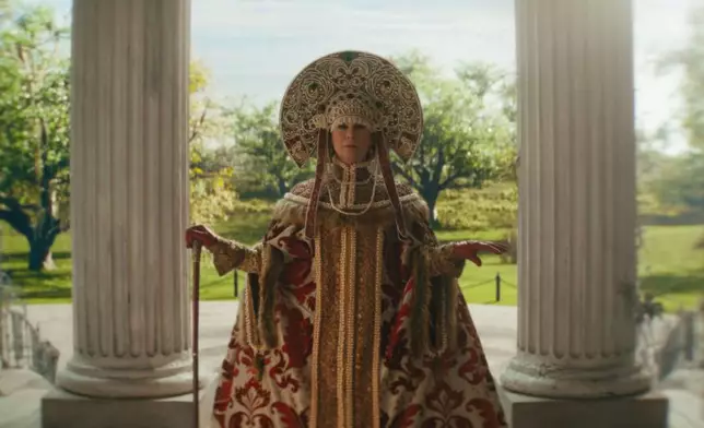 光怪陸離嘅電影場景讓人想起迪士尼樂園中嘅「迷離大宅」。