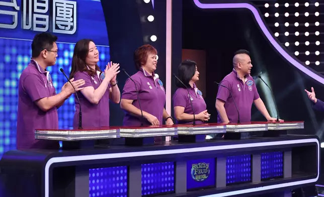 「守護sing合唱團」，右起：威兼老師、啤梨、卡卡、Ling Ling及阿龍