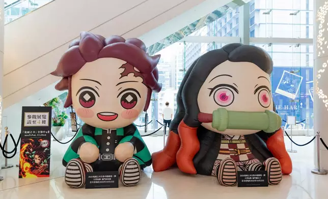 巡迴展特別設置的炭治郎、禰豆子、善逸、伊之助及「炎柱」煉獄杏壽郎五座3米高的充氣人偶等