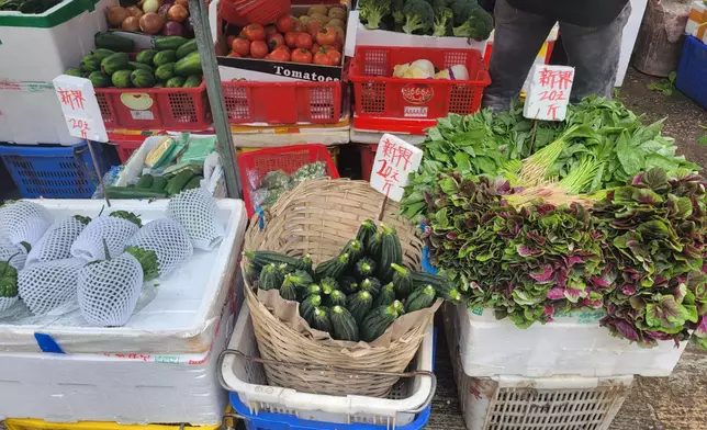 筲箕灣街市有不少蔬果供應。(巴士的報記者攝)
