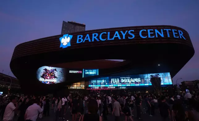 Eason選擇在BARCLAYS CENTER開騷，是為了將香港的舞台製作原汁原味帶給當地觀眾。