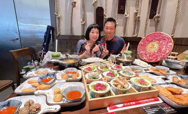 當然少不少歎美食。