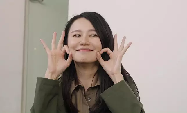 翠如就教當地cosplayer玩「港女五式」。