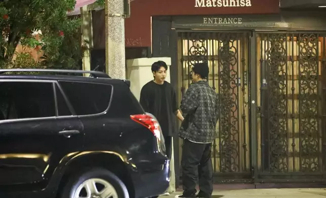 柾國在洛杉磯的某餐廳門外被捕獲（網上圖片）