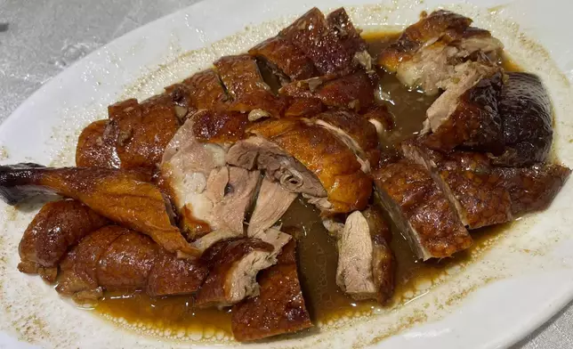 樓主上載這照片，請教網民「有無高手可以肉眼睇得岀係鴨定鵝？」。（「飲食黑店大全」FB圖片）