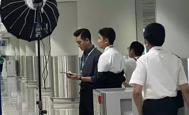 馬國明密密搵銀。