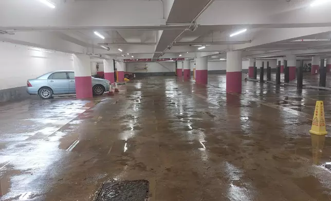 環翠停車場14日再經歷紅雨的情況。(巴士的報記者攝)