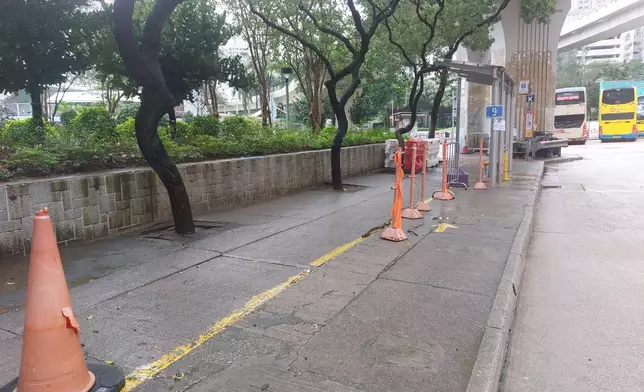 巴士暫時不能行駛石澳道。(巴士的報記者攝)