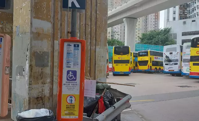 巴士暫時不能行駛石澳道。(巴士的報記者攝)