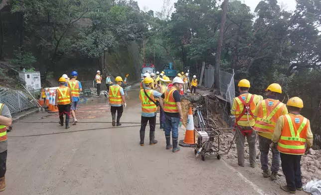 石澳道路況仍未修復，目前只能有限度重開。(巴士的報記者攝)