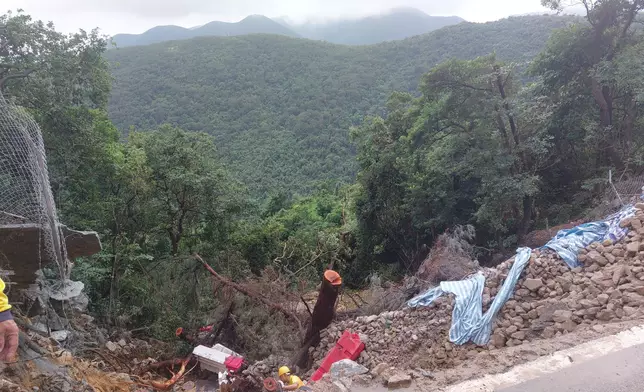 石澳道路況仍未修復，目前只能有限度重開。(巴士的報記者攝)