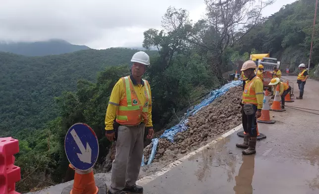 石澳道路況仍未修復，目前只能有限度重開。(巴士的報記者攝)