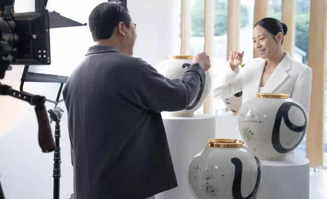 林嘉欣一直都很欣賞韓國著名陶藝家姜俊榮Kang Jun Young（Mr. Kang）的創作。