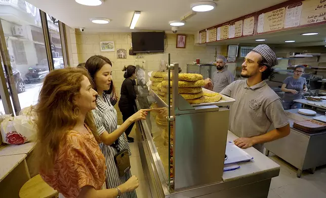 黃翠如到訪人氣麵包店Ghazar Bakery。