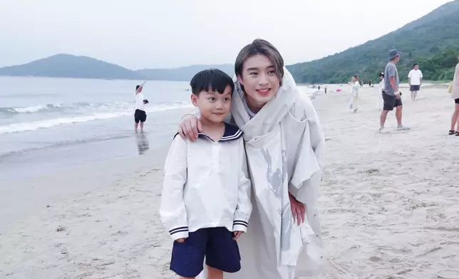 Jer與演出的小朋友。