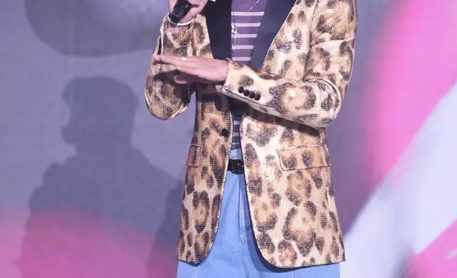 次展開國內全新巡演，Aaron和團隊又再花心思呈獻另一新篇章，希望永遠令歌迷享有耳目一新的觀感。