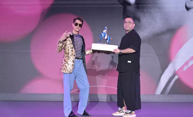 總主辦AMG亞洲音樂娛樂準備了一份啟航禮物「琉璃馬」送給郭富城，寓意著全新巡演《舞林星傳》一定馬到功成，盛況空前！