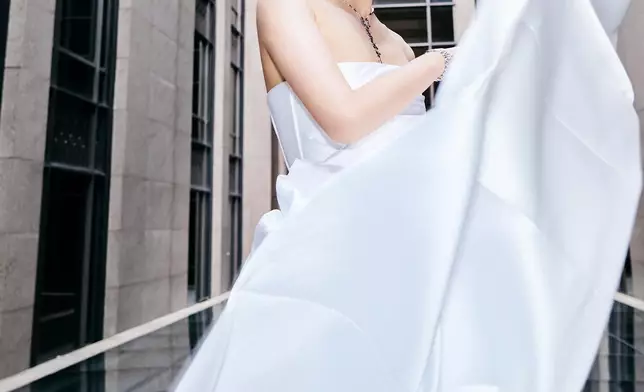 胡杏兒近年主力在內地發展演藝事業。