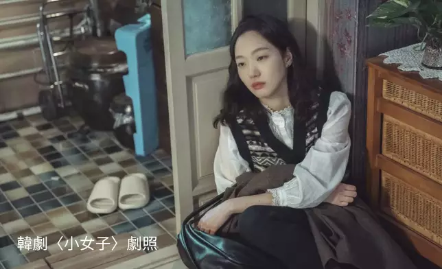 有港女月入6千元，與父母租住村屋，因父母行動不便，欲申請公屋。（韓劇〈小女子〉劇照）
