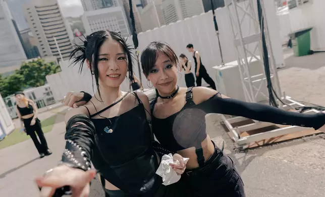 兩人齊齊為新歌《Time Machine》作曲、填詞。