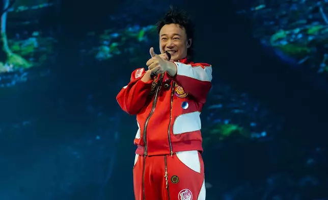 陳奕迅早前正專注于世界各地舉行巡迴演出