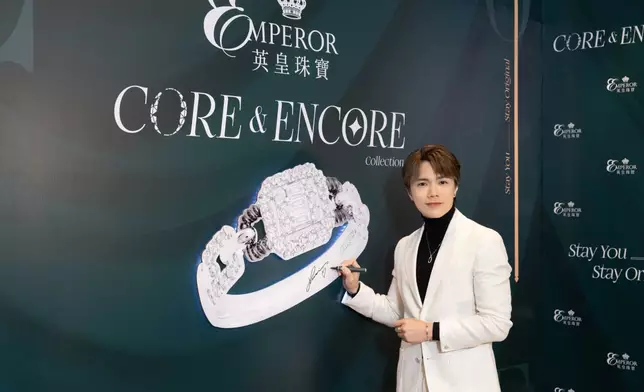 英皇娛樂藝人張敬軒出席假灣仔英皇珠寶全新升級店舉行的「CORE &amp; ENCORE」珠寶系列新品發佈會。