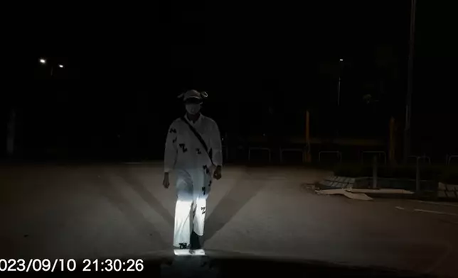 有隻羊仔惡攪扮怪客半夜三更想搭順風車。