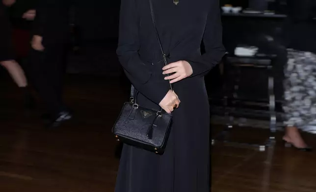 例如跟團隊外出吃飯時，她「得個睇字」！