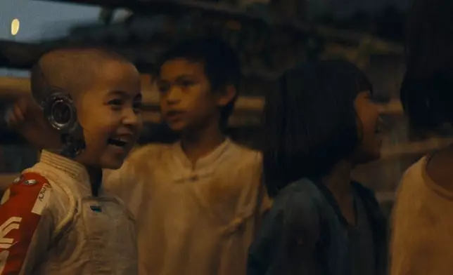 Alphie雖然是一個高度危險，足以滅世的超級武器，但一臉無害的樣子卻惹人生憐。