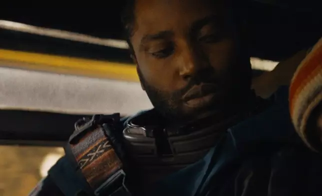 底佐舒亞為何會在執行銷毁Alphie的任務之時，卻反其道而行呢？