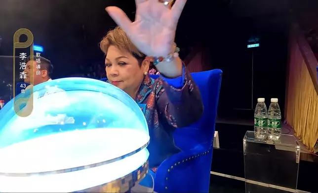 肥媽邊聽邊un，唔夠廿秒極速畀燈。