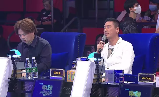 張佳添笑指佢係Un唱歌手。