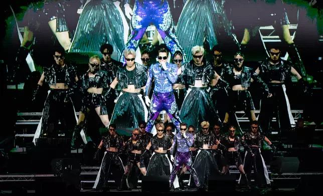 歌迷們高呼希望城城盡快再來演出！