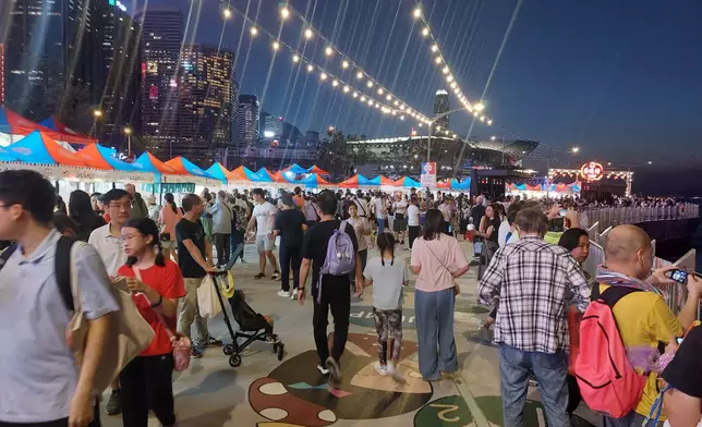 立法會飲食界議員張宇人建議政府可多辦夜市等活動，搞活經濟。巴士的報記者攝