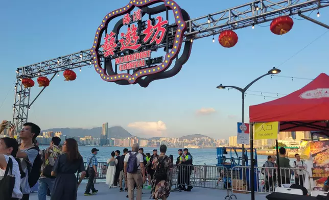 立法會飲食界議員張宇人建議政府可多辦夜市等活動，搞活經濟。巴士的報記者攝