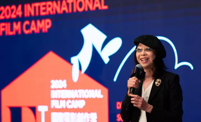 張婉婷席上分享兩點培育新世代電影人才，先是寄語年輕人要走出世界體會更多，活得精彩先拍到好作品，又指「紅咗」不要不可一世、驕傲，因為定律是一定會跌番落去，低谷絕望時更要奮發自強。