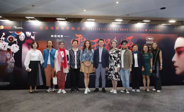 一眾圈中人到場先睹為快。