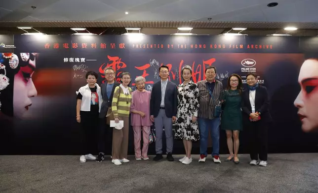 一眾圈中人到場先睹為快。