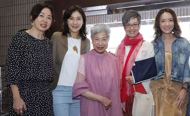 一眾圈中人到場先睹為快。