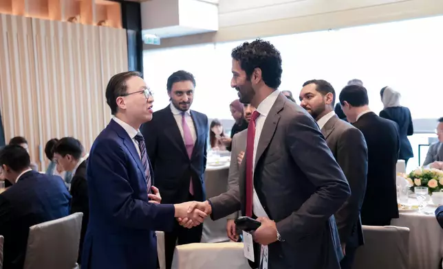 林定國（左）感謝阿聯酋代表百忙中抽空來港，出席第八屆「一帶一路高峰論壇」。 林定國Facebook圖片