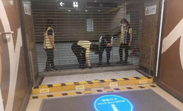 黃大仙站再關閉。巴士的報記者攝