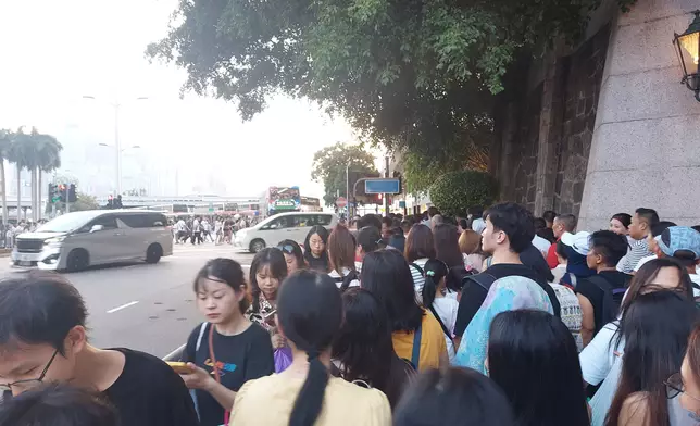 立法會批發及零售界議員邵家輝說，國慶黃金周假期旅客訪港人數有增加 （資料圖片）