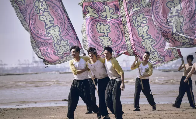 黃宗澤（Bosco）、張繼聰、陳家樂日前為有份主演的新戲《紮職2》連跑七場謝票，落力為電影宣傳。